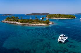 Moorings 464 PC – 4 Cabin Catamaran